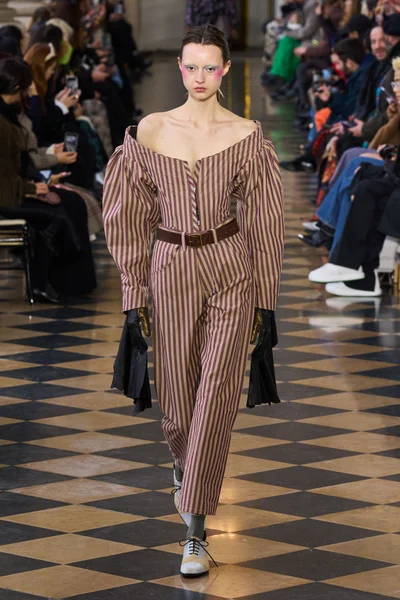 Look 17